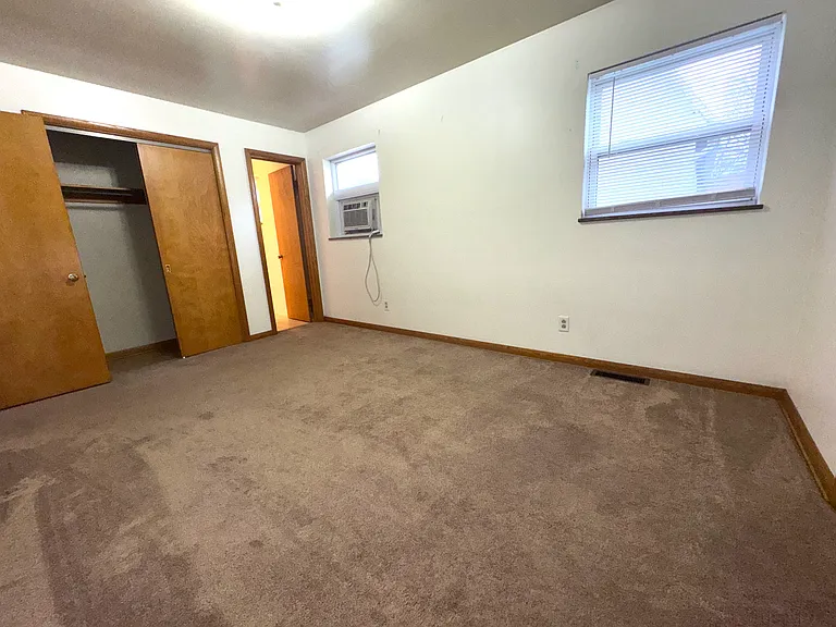 573 N Walnut St #W — Photo 9