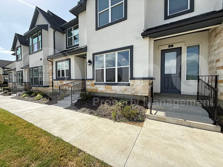 237 Mule Deer Mews — Photo 3