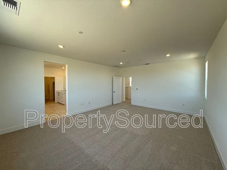 1336 N Martorella Ave — Photo 33