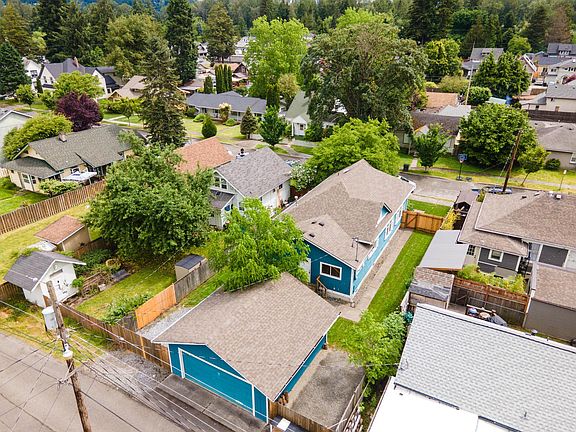 4th image of 410 3rd St NE