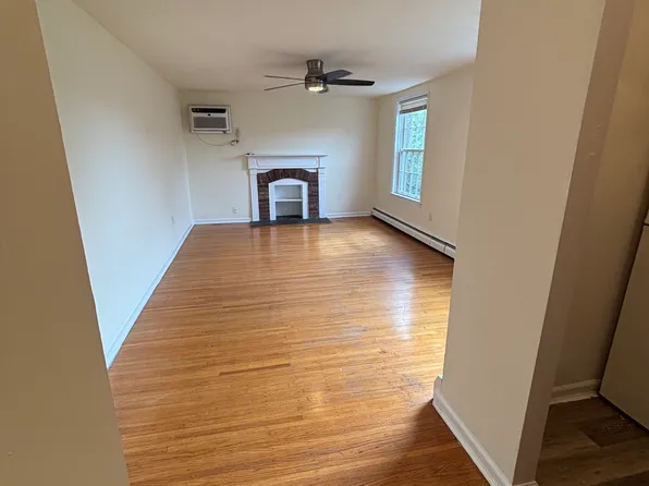 429 S 8th St Side 3R, Philadelphia, PA 19147
