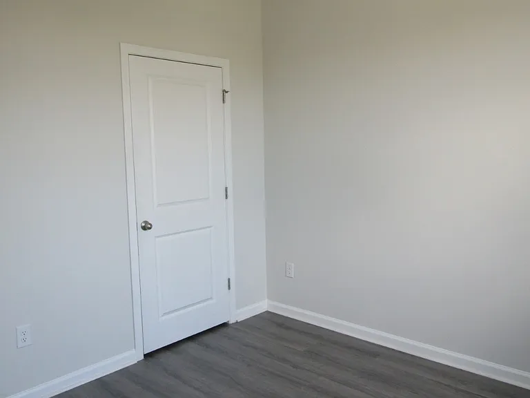 2165 Ainsley Dr — Photo 16