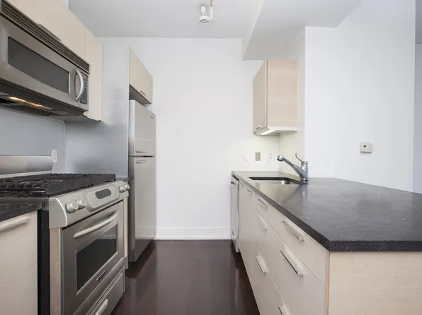350 West 42nd Street 26I image 3 of 5