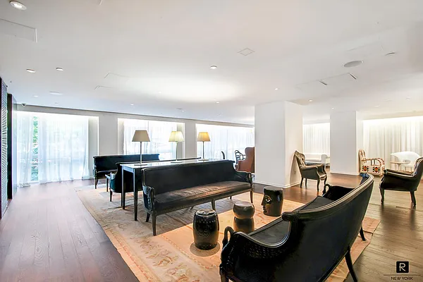 Rented by R New York | media 24