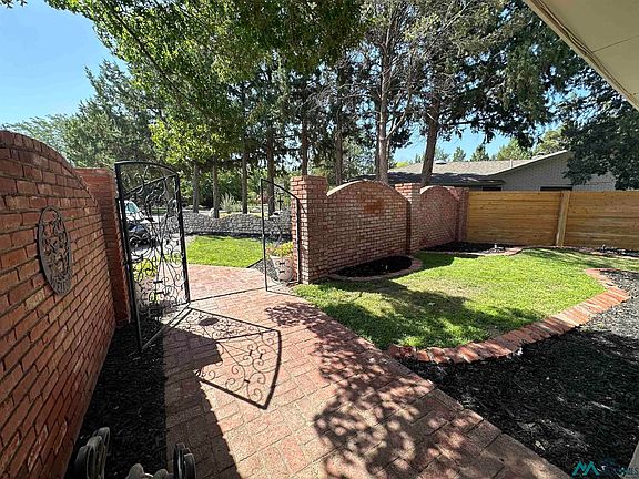 4th image of 2714 Chrysler Dr
