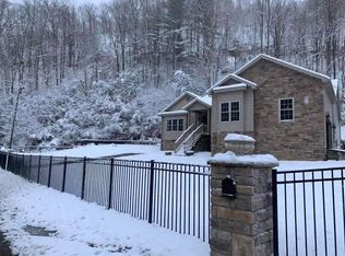 1852 Raccoon Rd, Raccoon, KY 41557