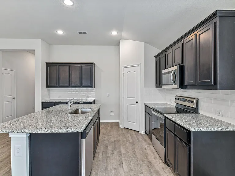 4317 Cordata Dr — Photo 10