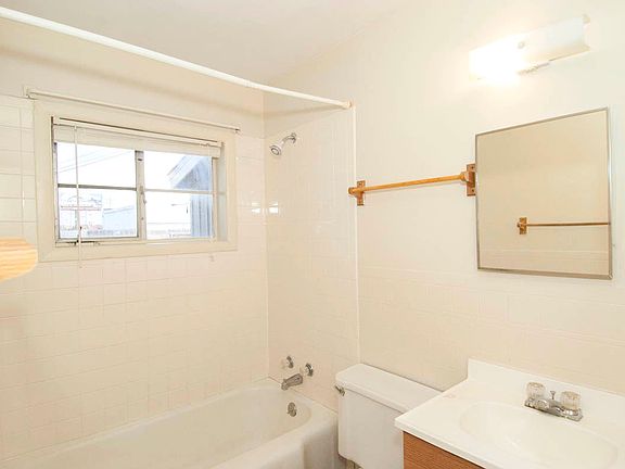 5th image of 2702 Curtis Dr Unit B