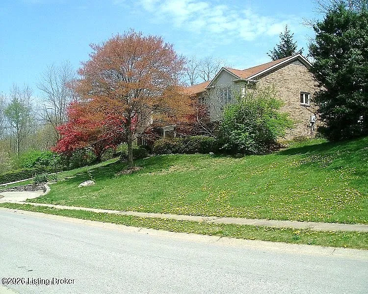 3 bed, 2.0 bath, 2062 sqft, $2,600 — Photo 3
