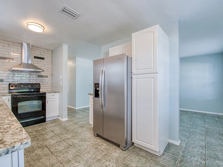 5501 Kelly Dr N — Photo 3