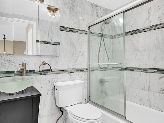 4th image of 270 W 17th St APT 8B