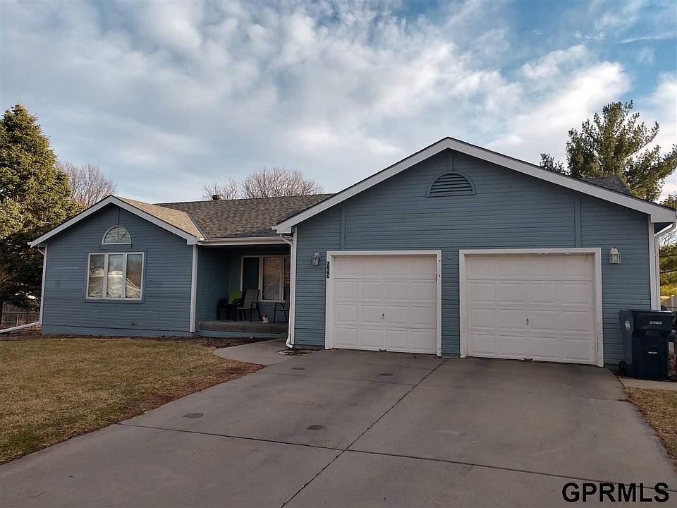 2nd image of 905 W Jennifer Dr
