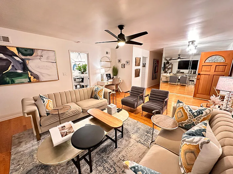444 N Shattuck Pl — Photo 37