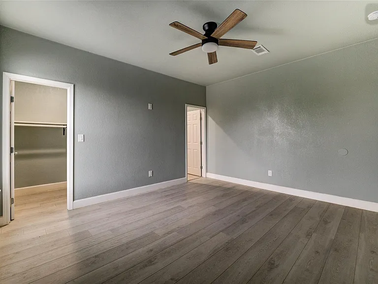 4323 Continental Dr — Photo 17