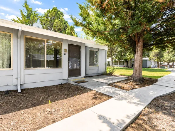 1700 NE Wells Acres Rd APT 38, Bend, OR 97701