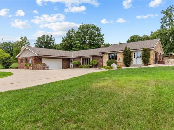 7130 Barber CIRCLE, West Bend, WI 53090