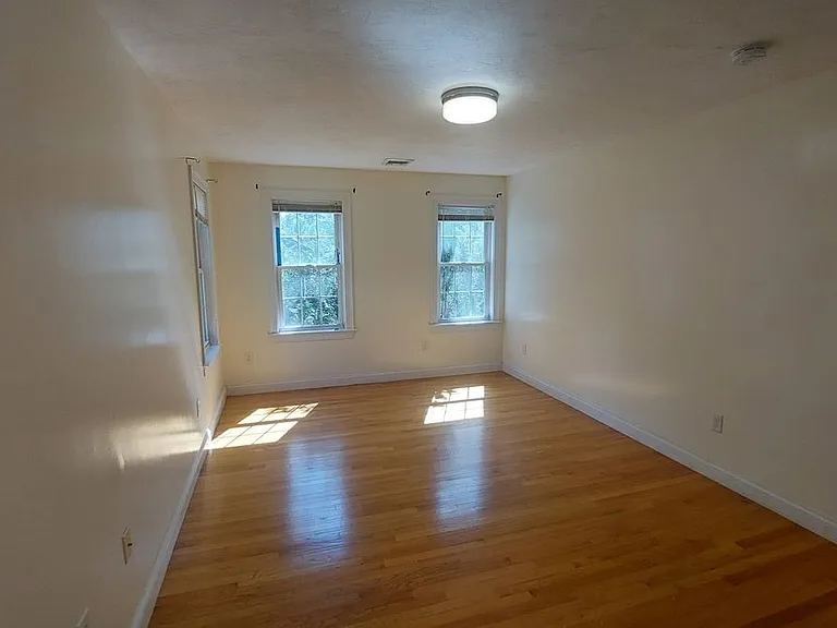 339 Poplar St — Photo 11