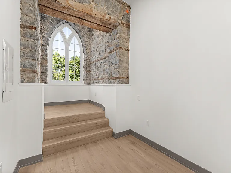 47 Wellington St — Photo 11