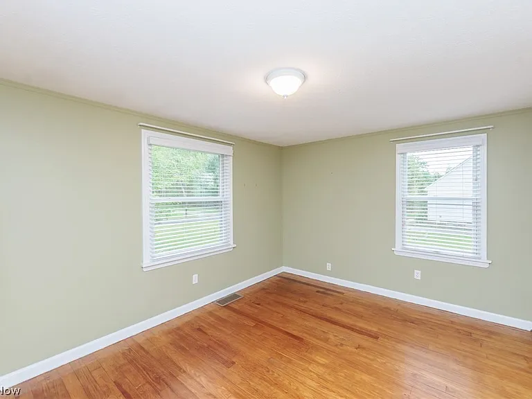 7381 Portage St — Photo 22