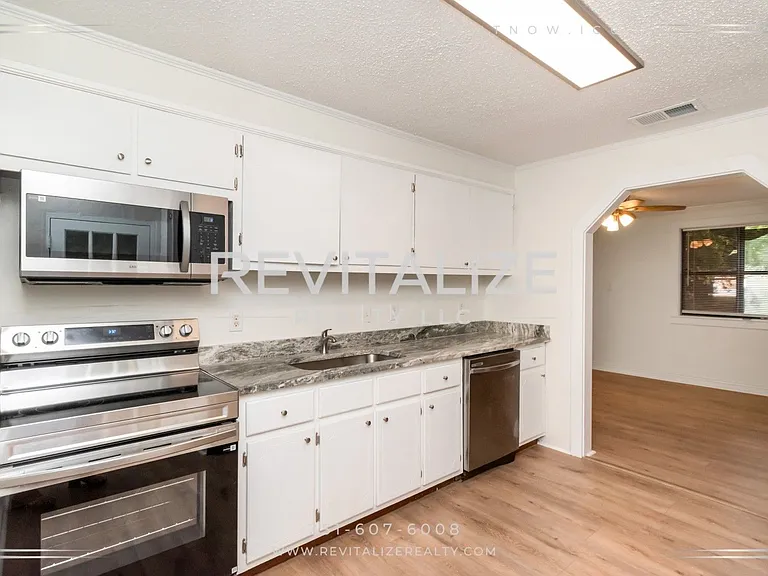 James Street Duplex — Photo 13