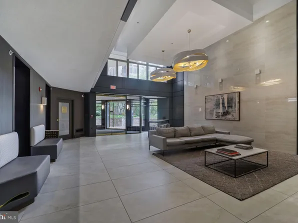 7111 Woodmont Ave APT 107, Bethesda, MD 20815