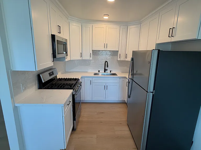 2733 Montrose Ave #5 — Photo 8