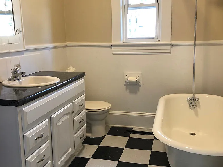 112 N Bruffey St — Photo 21