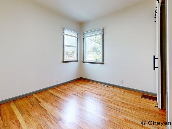 3rd image of 815 E 5th St