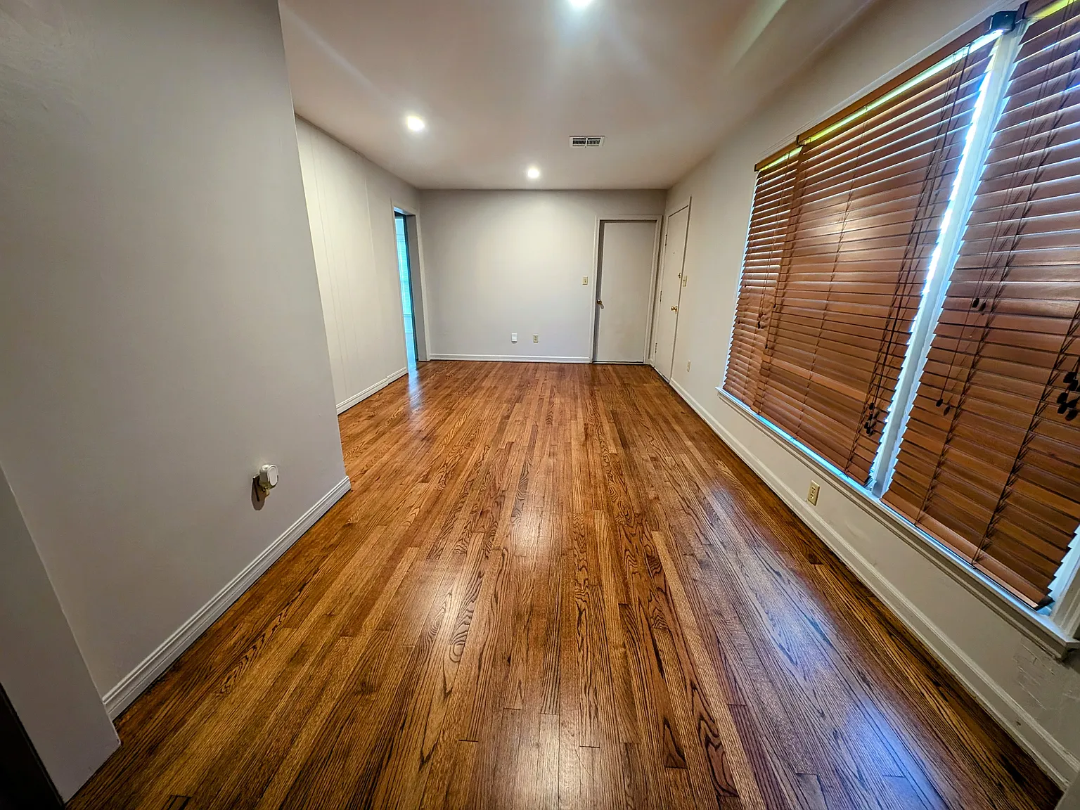 2 bed, 1035 sqft, $1,150 — Photo 2