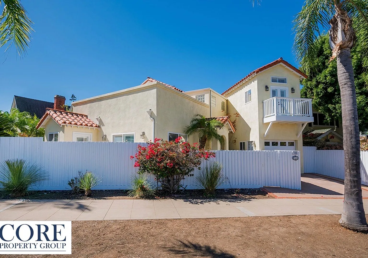 Coronado Village Beauty — Photo 1