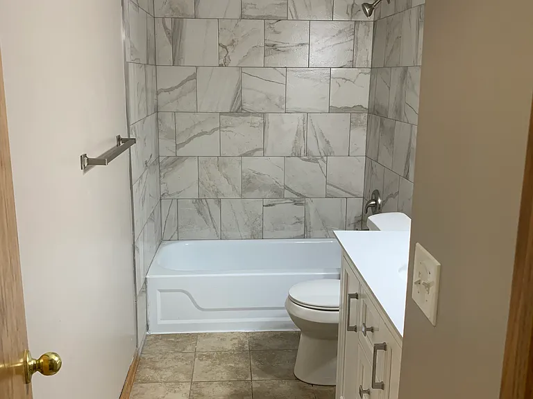 1500 W Sewell St — Photo 11