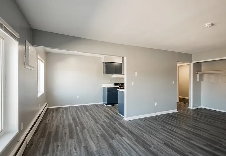 Dolphin Gardens Apartments — Photo 6