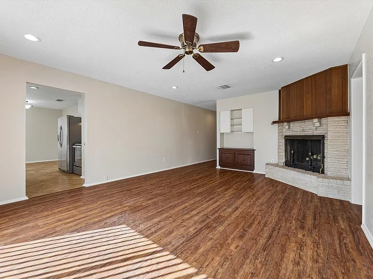 17134 Barcelona Dr — Photo 6