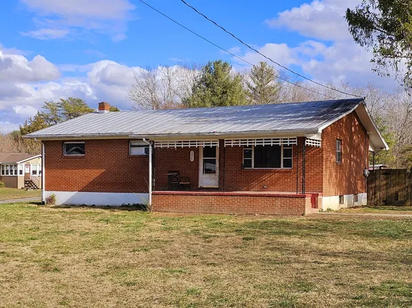 358 Court St, New Castle, VA 24127