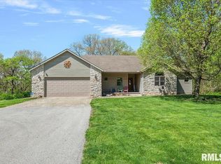 13563 Woodland Dr, Athens, IL 62613