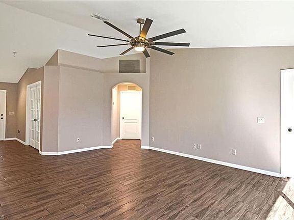 5th image of 2625 NE 5th Ave