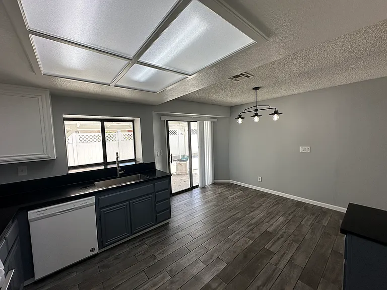 4206 E Avenue Q14 — Photo 4