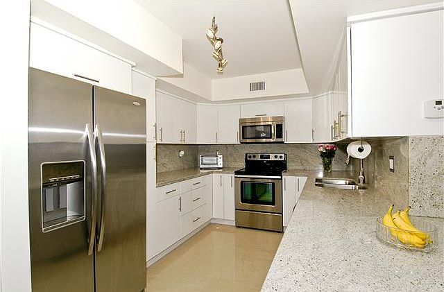 2nd image of 300 Mercer St Frnt 2