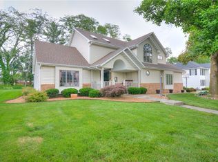 1160 Meadowview Dr, Decatur, IL 62526