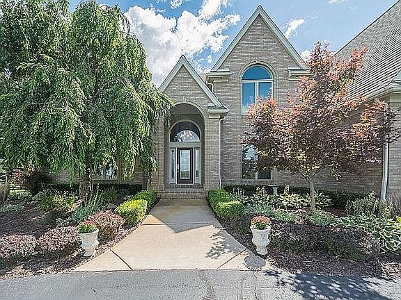 5th image of 1818 Stoneridge Dr