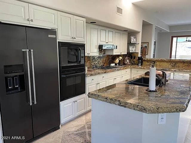 2 bed, 2.5 bath, 2086 sqft, $5,500 — Photo 2