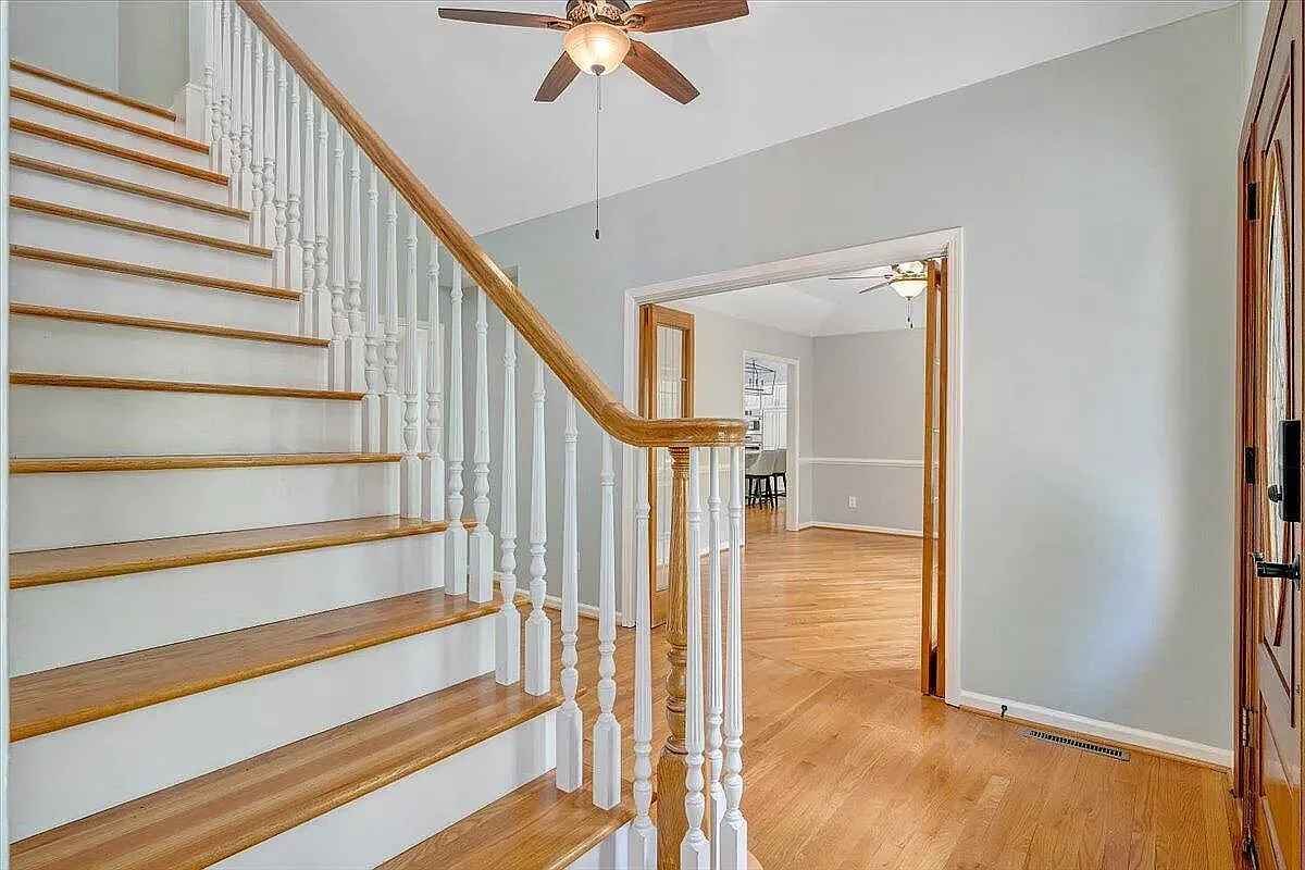 6 bed, 4.5 bath, 4519 sqft, $3,900 — Photo 3