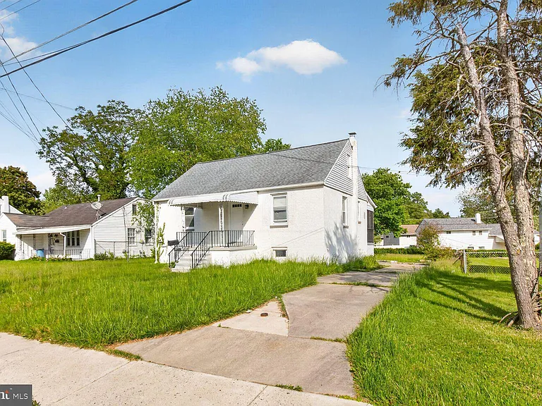 3303 Fairview Rd — Photo 2