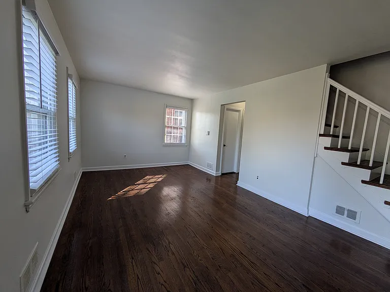 2322 Jameson St — Photo 2
