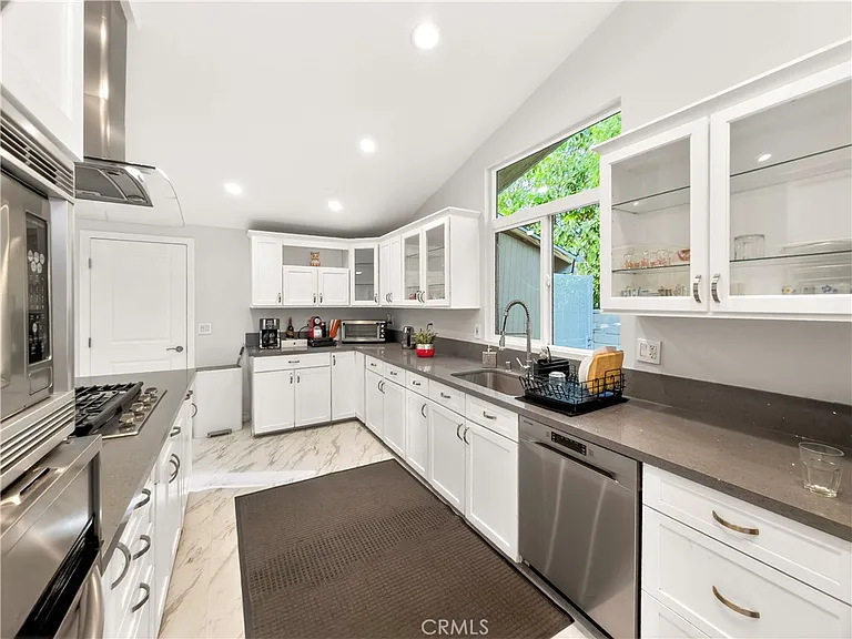 20520 Rhoda St — Photo 10
