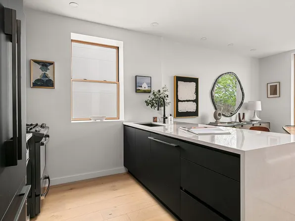 406 Midwood St #4C, Brooklyn, NY 11225