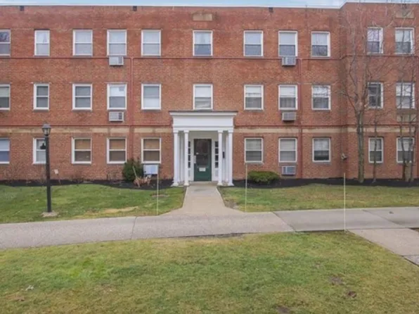 13833 Cedar Rd, Cleveland, OH 44118