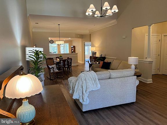 4th image of 330 Colony Point Pl