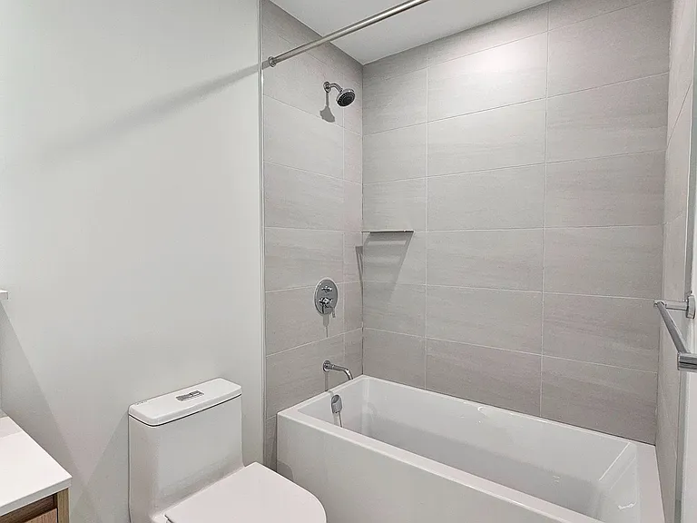 322 Dupont St #613 — Photo 15
