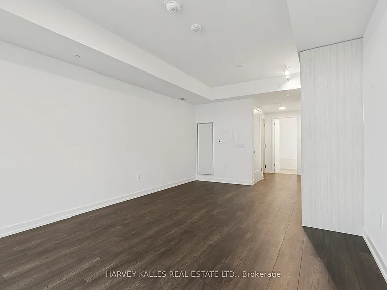 801 The Queensway #512 — Photo 8